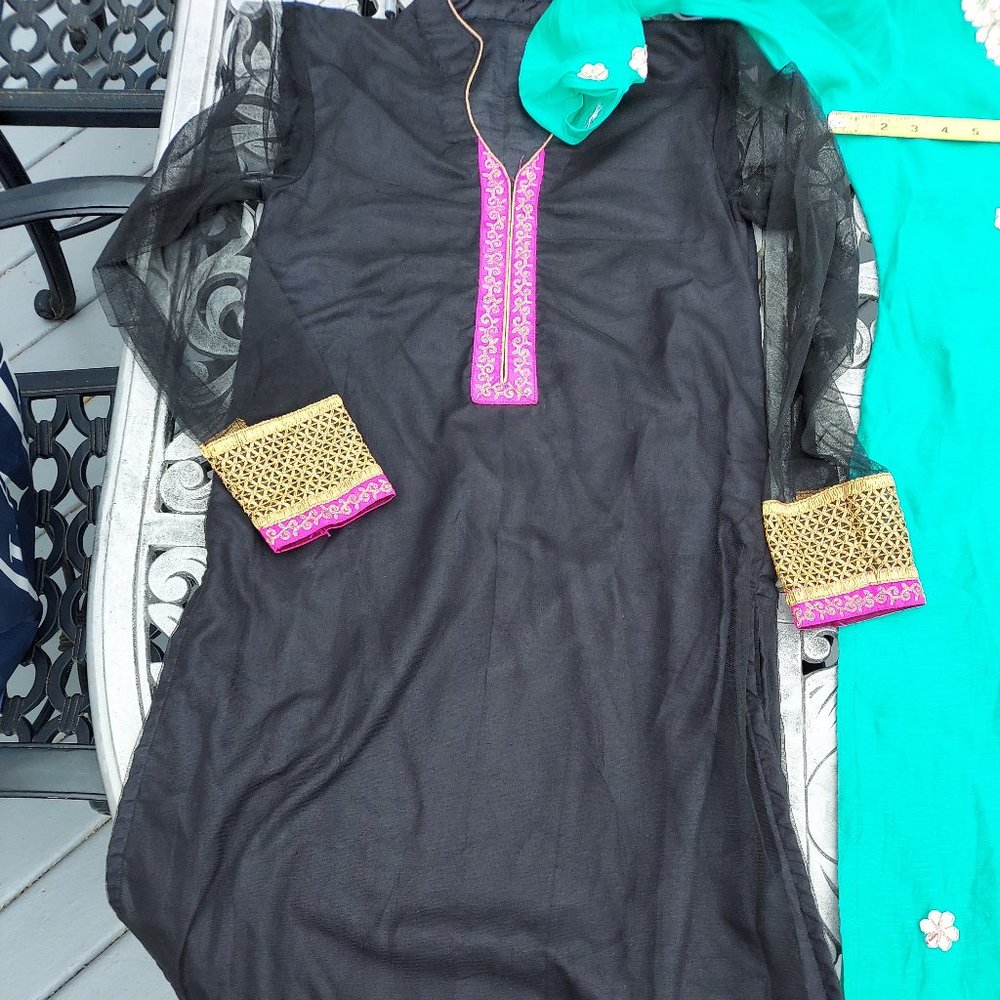 Two Kurtas - Picture 3 of 4